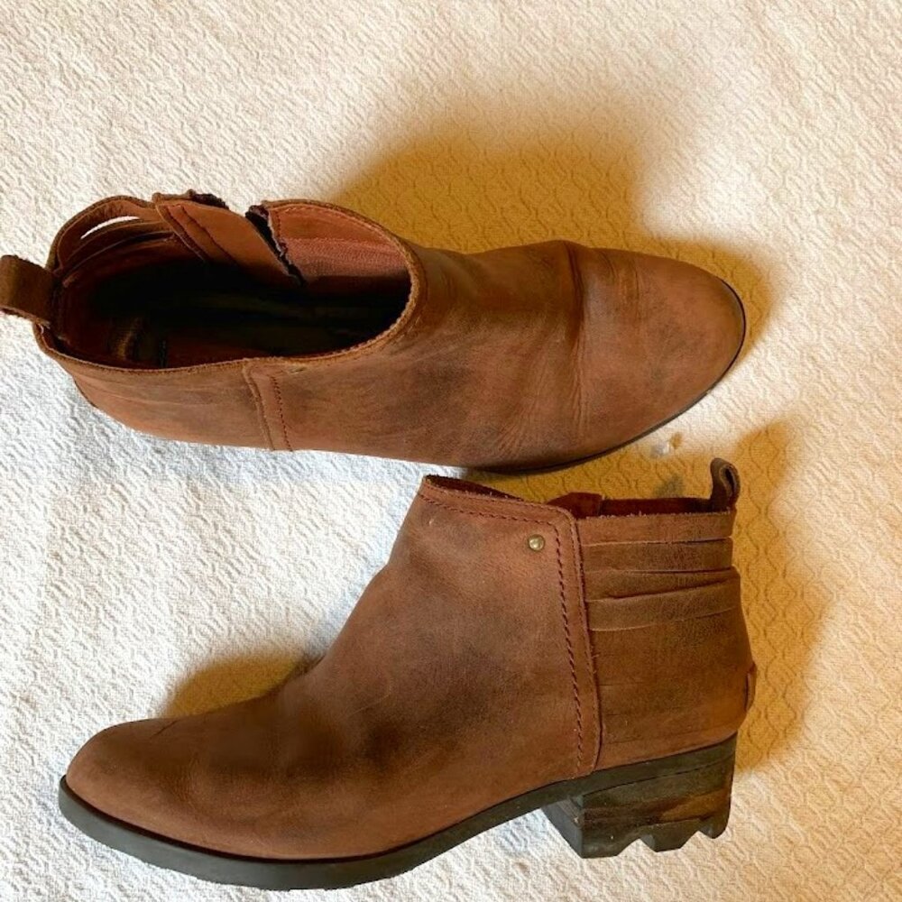 Sorel Lolla Bootie Rustic Brown Redwood size 9